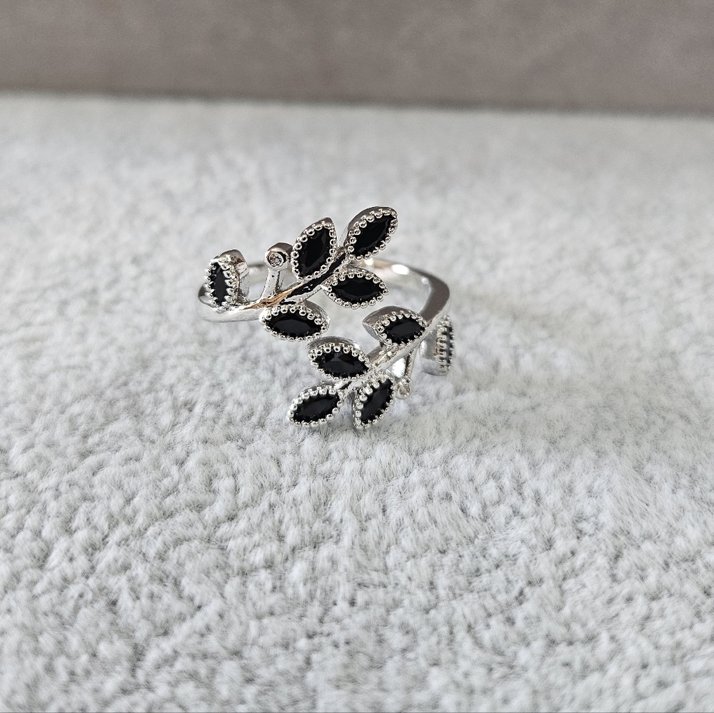 Open Leaf Ring - Picture 5 of 5
